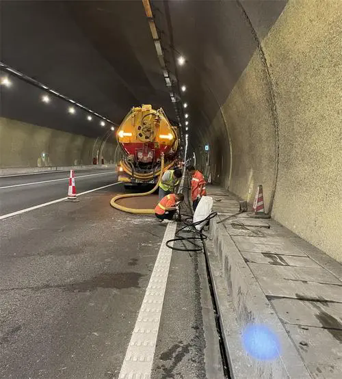 乐清隧道排水渠清淤